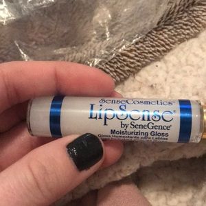 Lip sense top coat